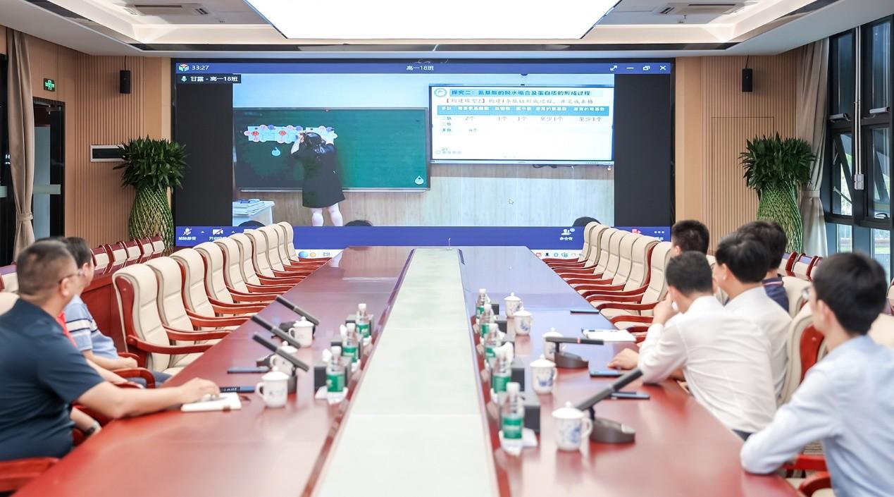 　　双方体验观摩线上互动教学