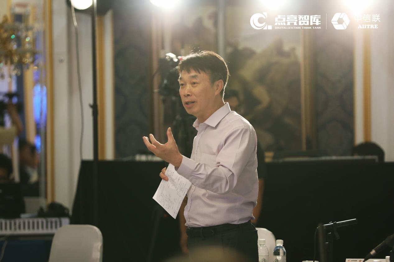 　　百问顾问组副组长、百问战略布局域主任委员、中钢资产管理有限责任公司执行董事 李红