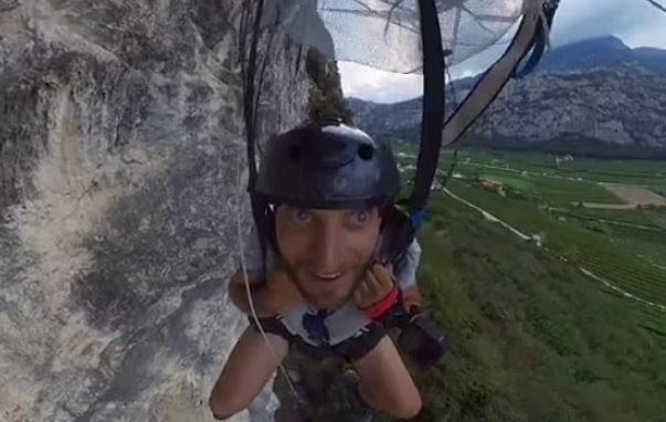 澳大利亚男子跳伞时出现意外