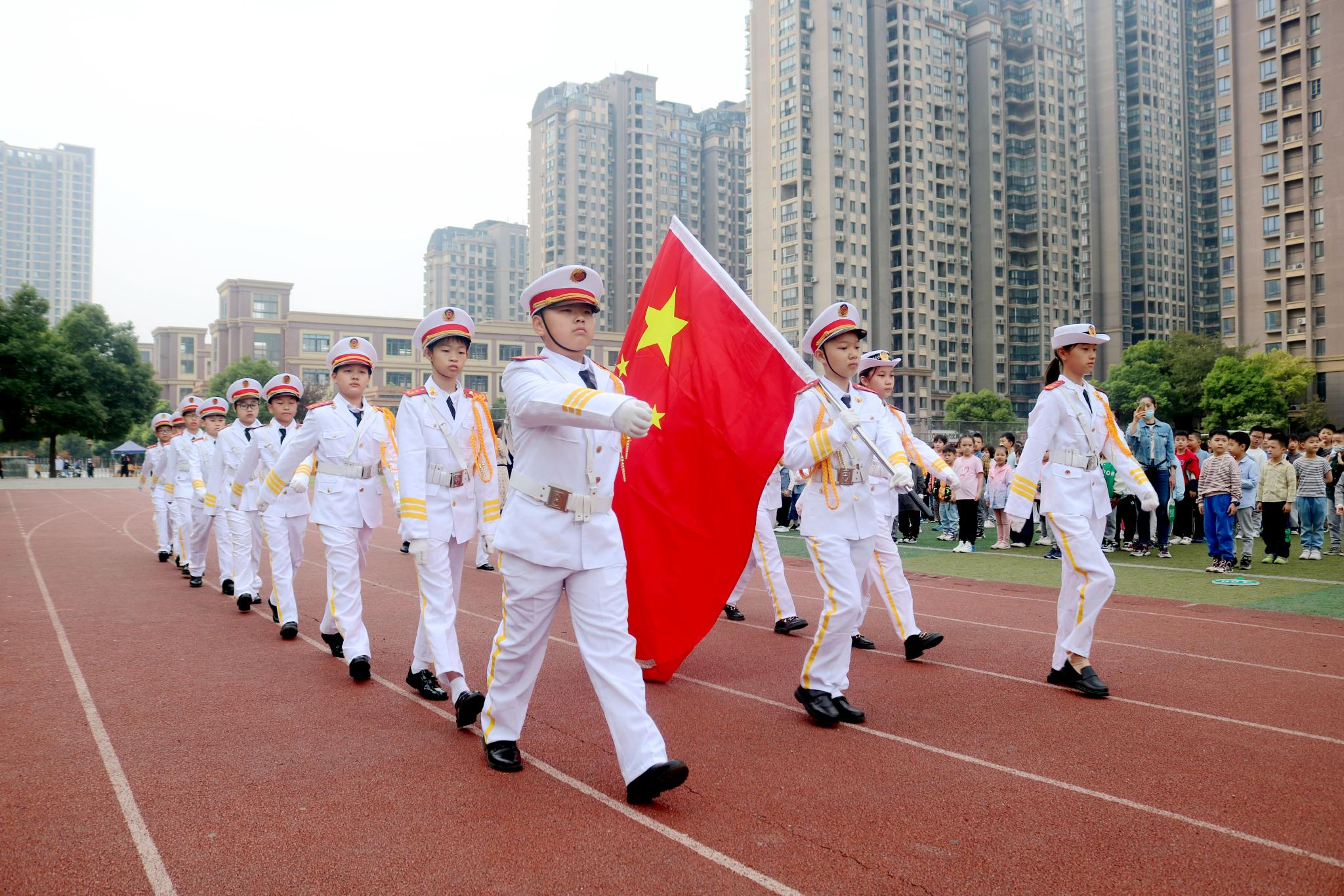 小小国旗班 拳拳爱国心_新浪新闻