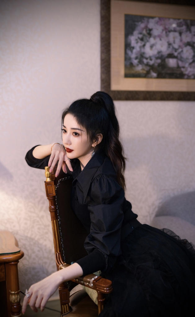 汇聚星娱乐旗下演员陈欣予出席veraseriase上海时装周