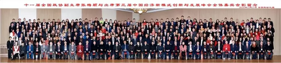 　　第二排,从左至右第14位是王剑先生