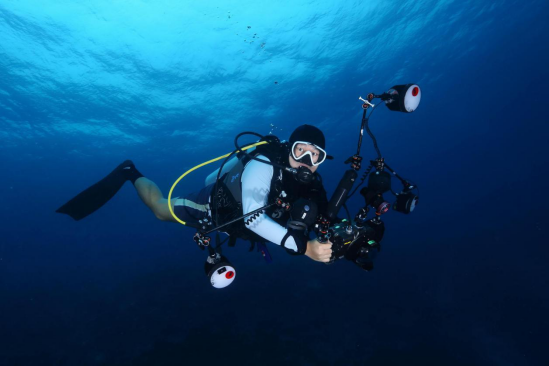 科学家研发无电池无线水下相机 将能效提高至10万倍