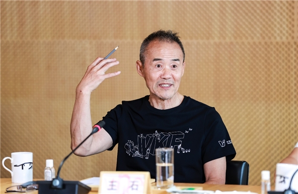 　　图片说明：万科公益基金会理事长王石在近日举办的一场深圳市盐田区大梅沙近零碳社区建设成果发布会上发言。