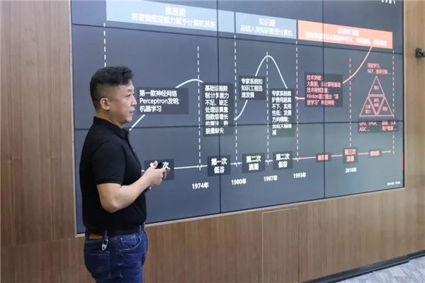 　　云天励飞副总裁郑文先发表讲话