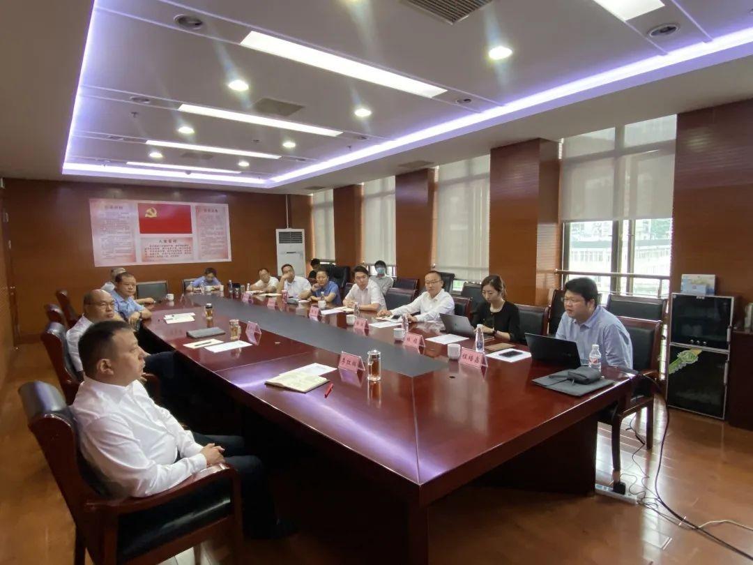 　　双方举行座谈会
