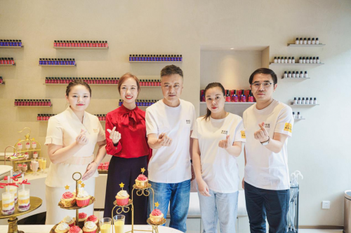 　　图：泰合玺河西万达店开业典礼现场