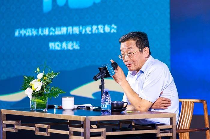 　　复旦大学哲学学院教授王德峰发表演讲