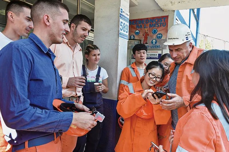 河钢塞钢的成功，增进了中塞两国人民的友谊和交流，在美丽的多瑙河畔书写下“中塞一家亲”的动人故事。 （图源：河北日报）