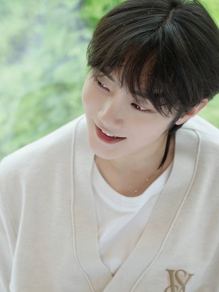 刘也分享清新感绿野写真高颜值阳光少年让人想舔屏