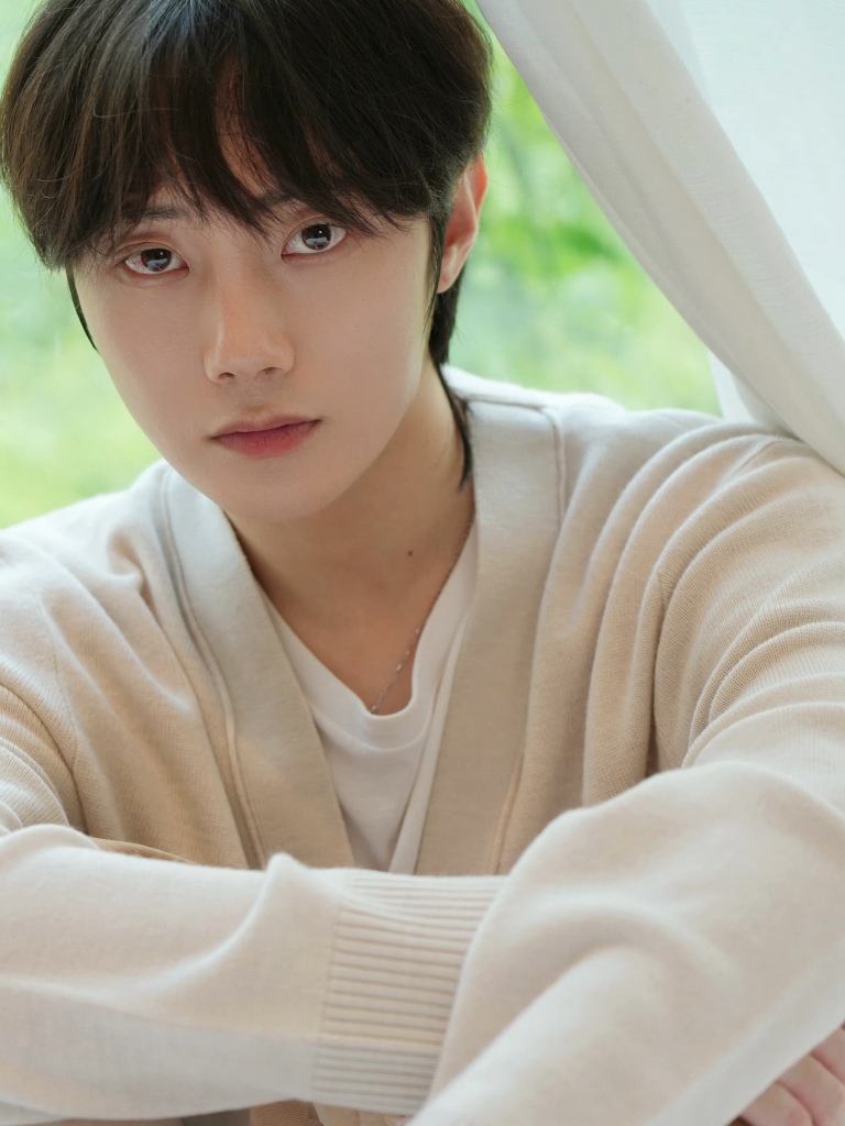 刘也分享清新感绿野写真高颜值阳光少年让人想舔屏