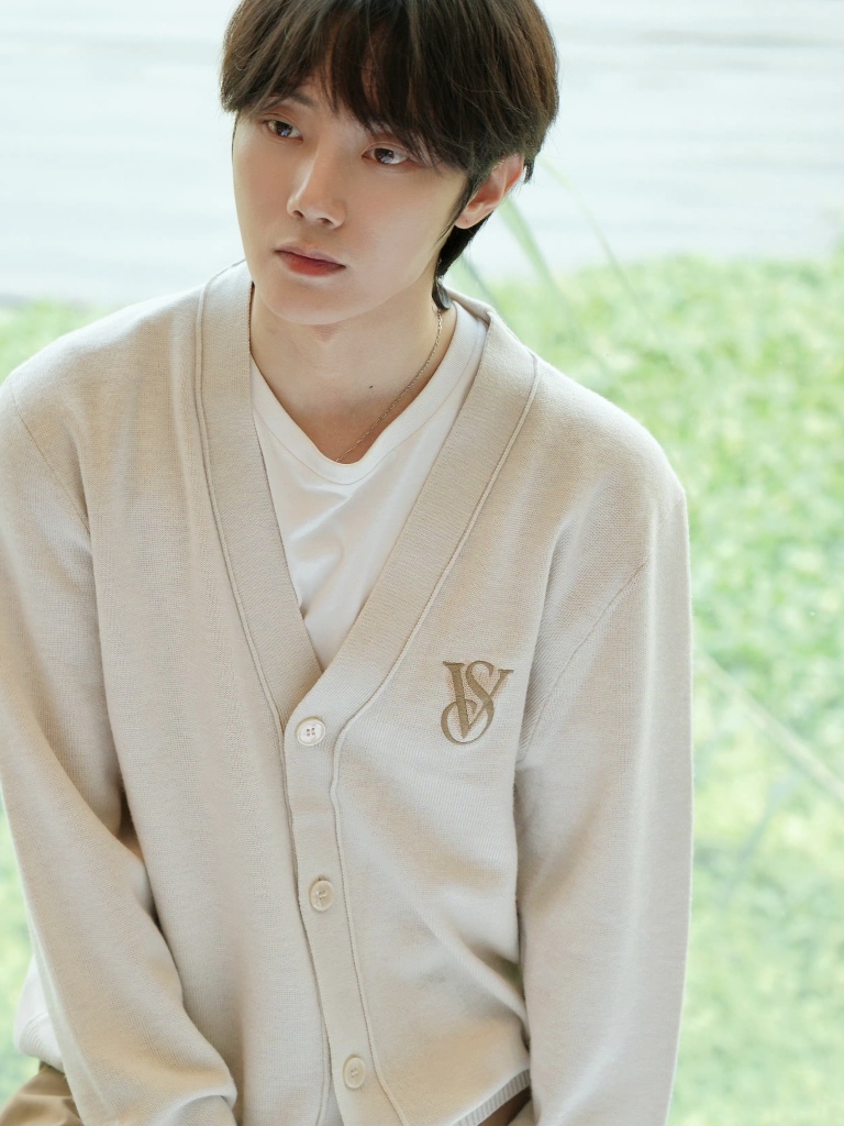 刘也分享清新感绿野写真高颜值阳光少年让人想舔屏