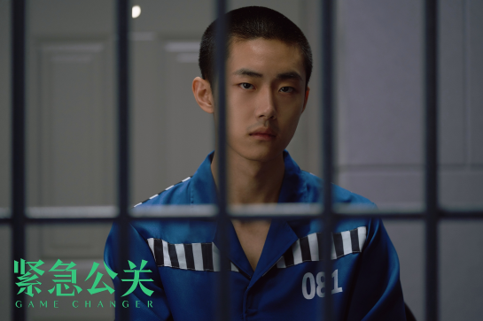 校园短剧《生于1990》爆火 直球天降刘浩群演绎青春意难平|恶女的告白|天降|生于1990_新浪新闻