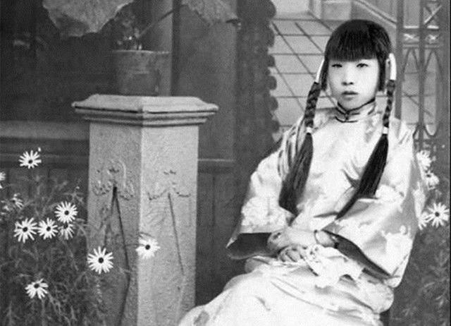 杨森娶了12个老婆，90岁时17岁小妾问：有几个是心甘情愿嫁你的？休闲区蓝鸢梦想 - Www.slyday.coM