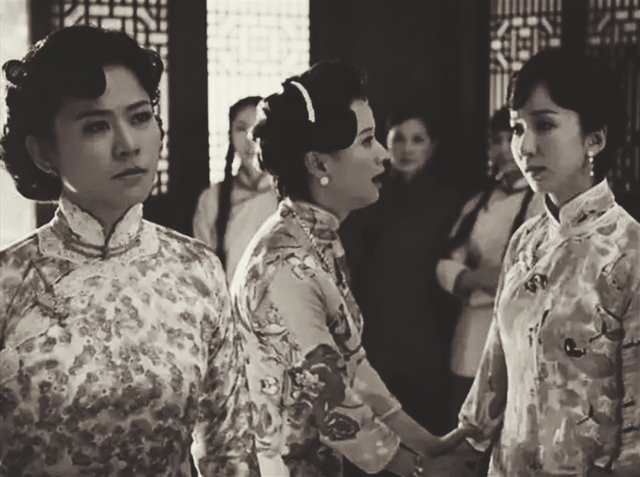 杨森娶了12个老婆，90岁时17岁小妾问：有几个是心甘情愿嫁你的？休闲区蓝鸢梦想 - Www.slyday.coM