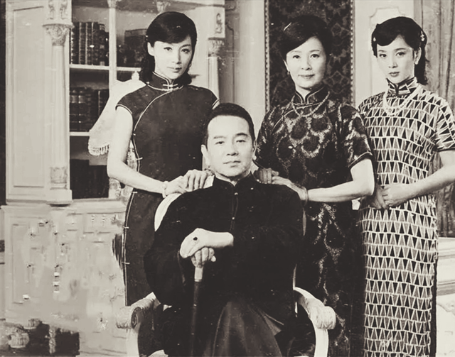 杨森娶了12个老婆，90岁时17岁小妾问：有几个是心甘情愿嫁你的？休闲区蓝鸢梦想 - Www.slyday.coM