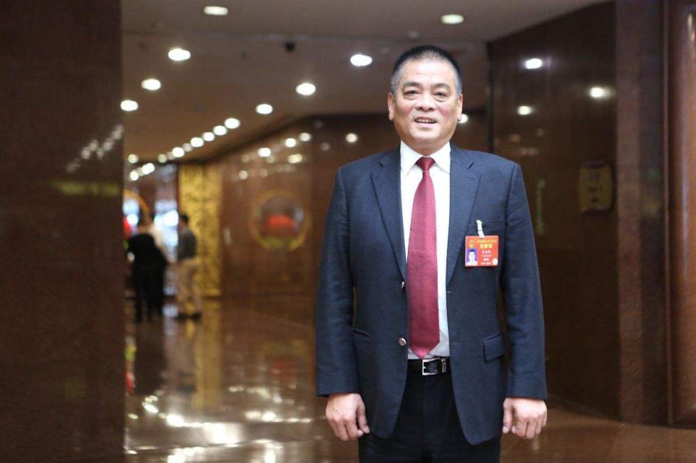 阳江亿万富豪袁志敏:生产塑料公司上市,如今身价135亿美元|袁志敏