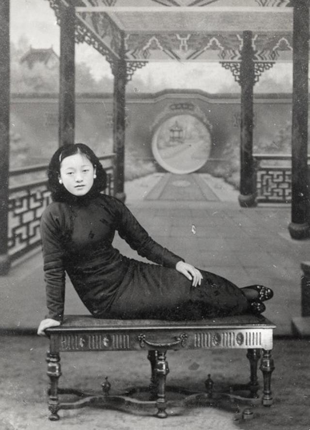 杨森娶了12个老婆，90岁时17岁小妾问：有几个是心甘情愿嫁你的？休闲区蓝鸢梦想 - Www.slyday.coM