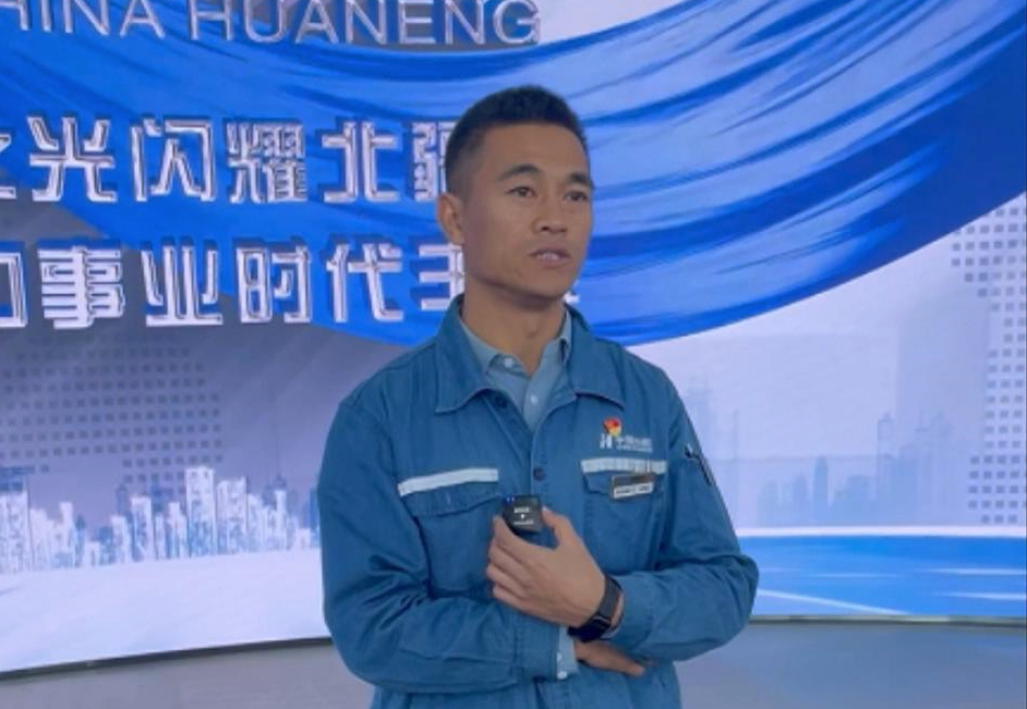 　　图2：伊敏露天矿科技副矿长赵耀忠接受采访(摄影：孟欣)