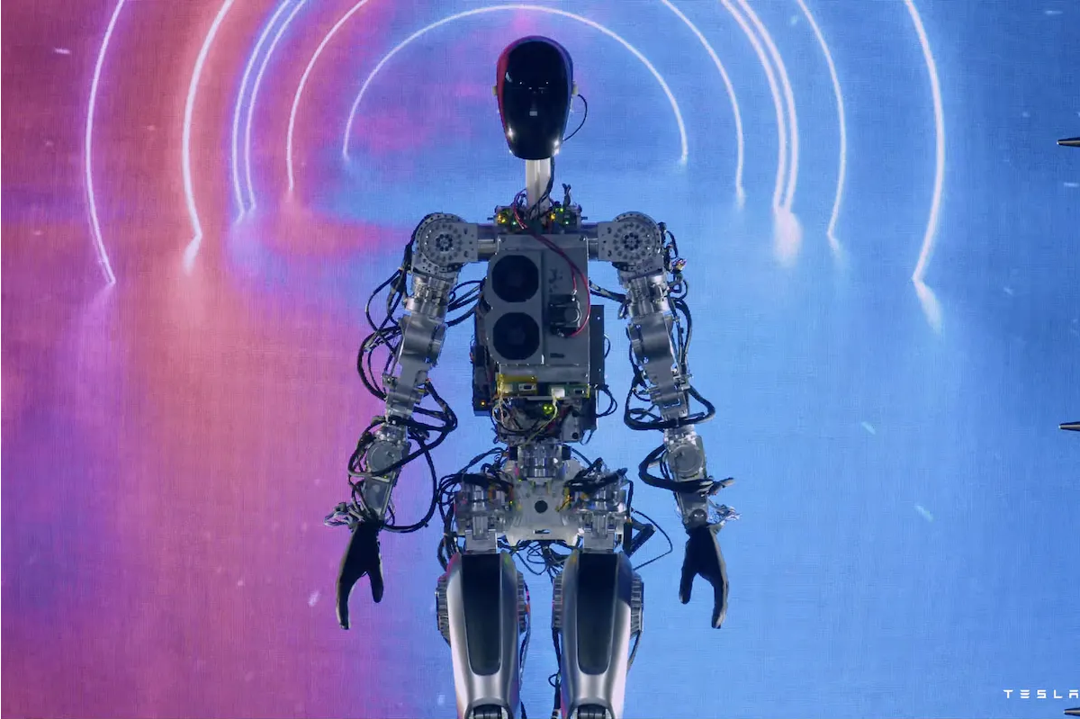 特斯拉CEO马斯克发布人形机器人原型Optimus