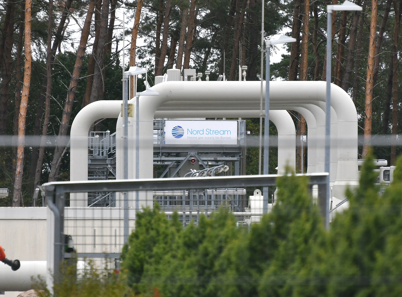 ▲ 这是9月14日在德国卢布明拍摄的“北溪-1”天然气管道相关设施。
