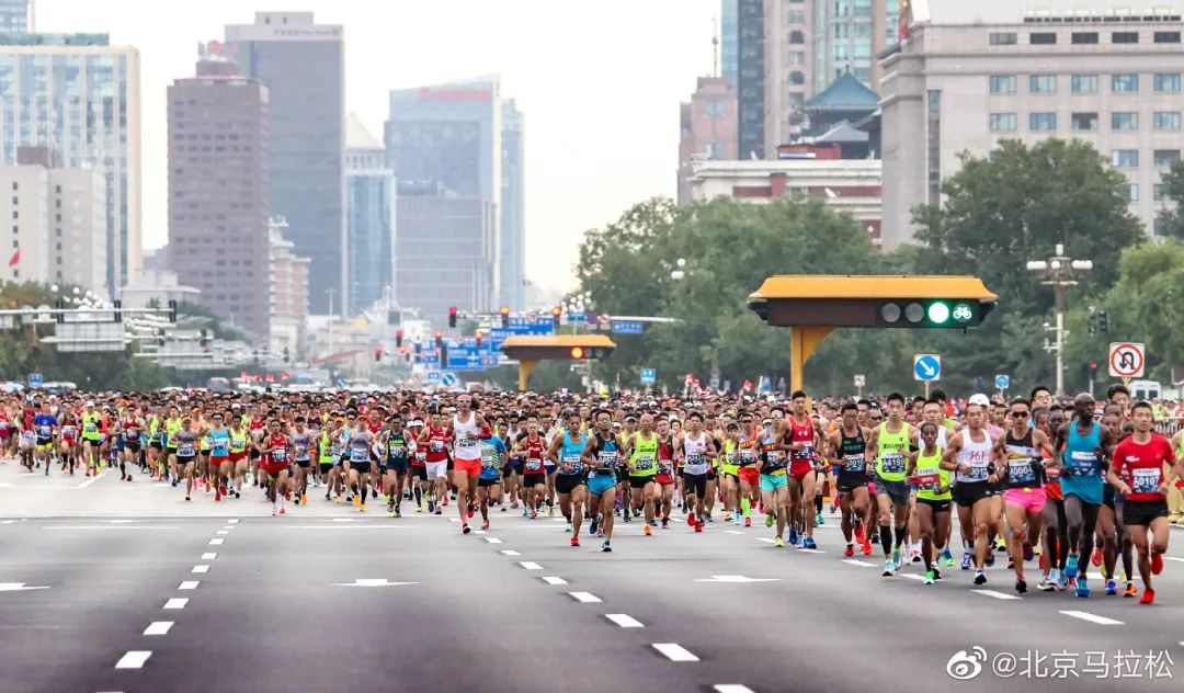 参赛规模3万人！北京马拉松下月举行，今天开始报名，大众选手仅限北京常住人口