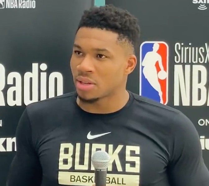 NBA字母哥内线霸主攻防一体赛季多项数据领跑联盟引热议