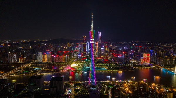 　　图丨点亮广州塔实拍图