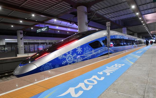 2022年1月21日，清河站，京张高铁冬奥列车开启赛时运输服务。资料图片/新京报记者 王贵彬 摄