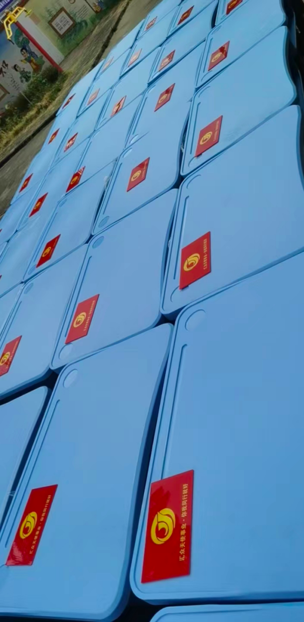 ▲汇众天使广东惠州林伟英团队赞助书桌