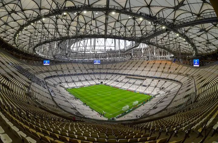 ▲卢赛尔体育场内景。新华社发(尼库摄)