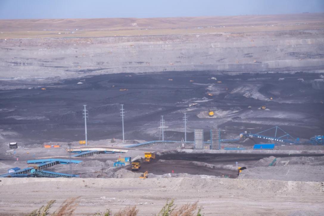 图1:伊敏露天矿生产现场(摄影:杨敬轩)