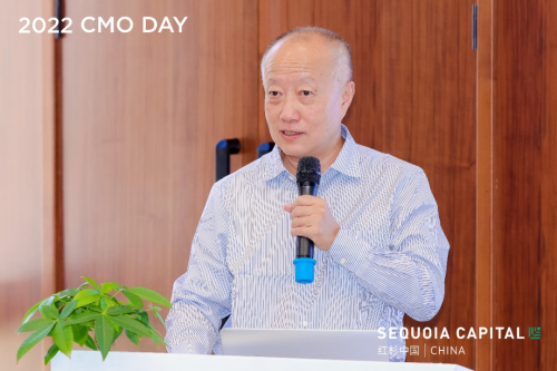 　　杜跃进中国经济传媒协会副会长、新华社高级编辑、经济参考报原总编辑