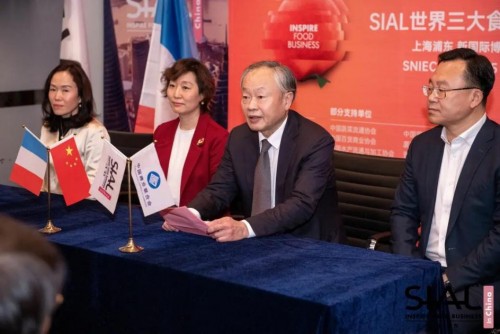 　　2021年，中国商业联合会姜明会长在三方签约仪式上致辞