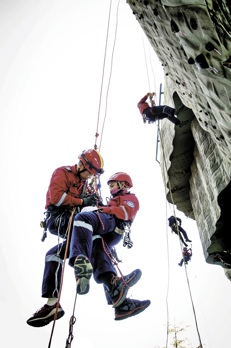 身边好人 | 深圳公益救援队负责人石欣:参与救援250余次救助2000余人