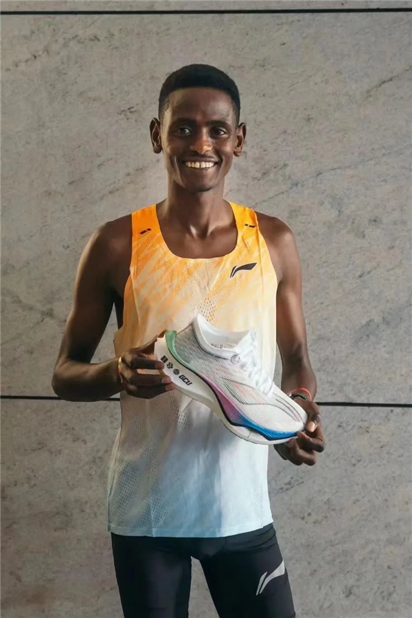 　　埃塞俄比亚的运动员塔杜-阿巴特(Tadu Abate)