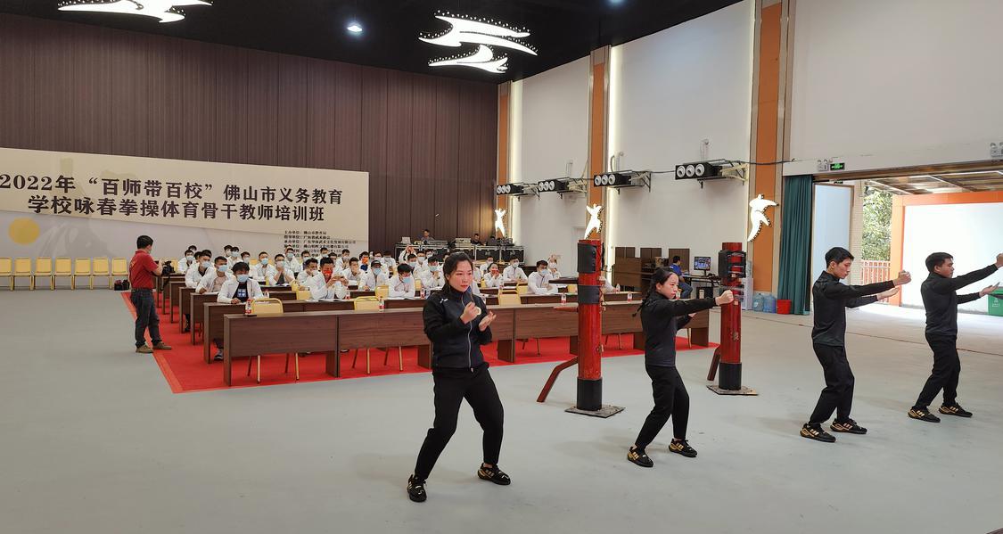 李小龙在武术界的影响与启迪_武术大师李小龙_李小龙说武术的本质是