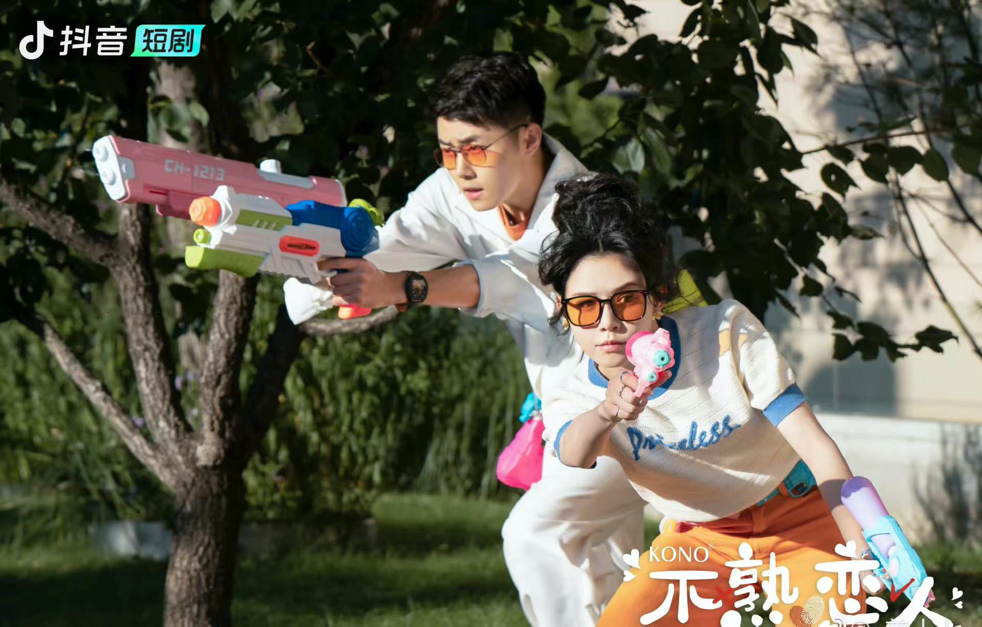 《不熟恋人》高甜热播 刘浩群男主回归开启契约蜜恋|演员|不熟恋人_新浪新闻
