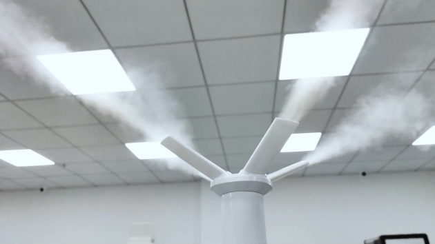 　　丰疆喷雾式消毒机器人喷雾效果