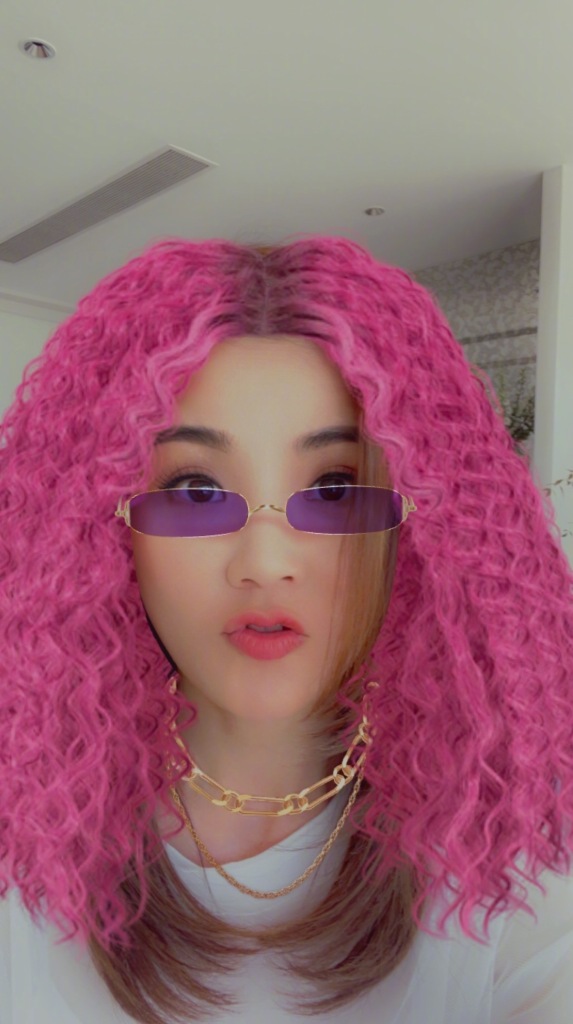 蔡卓妍晒搞怪自拍 称粉色爆炸头造型灵感来自张蔷_高清图集_新浪网