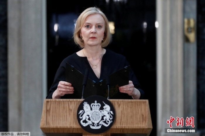 英国首相承认在制定“迷你预算”时犯错并道歉