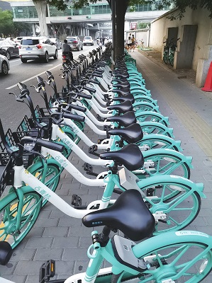共享单车作为共享经济的典型模式，为市民的出行带来了极大的方便。