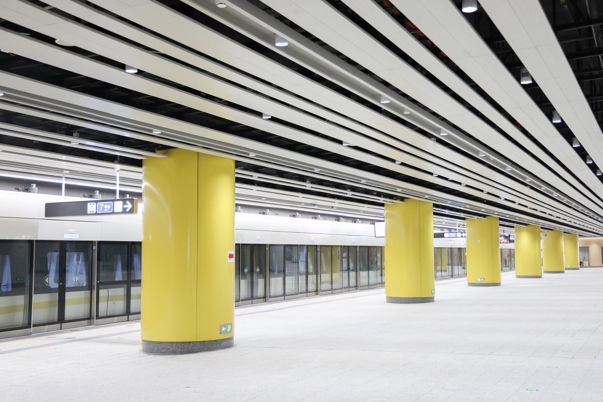 地铁14号线站厅实景图.