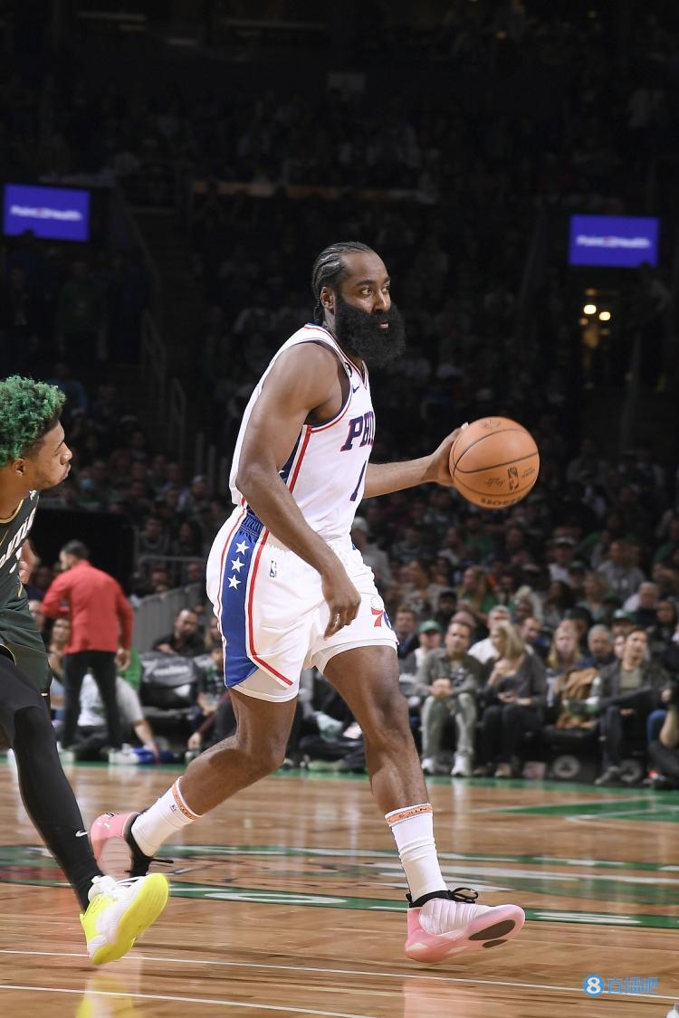 哈登穿上海綠色戰(zhàn)袍亮相訓(xùn)練營(yíng) 自稱終于找到爭(zhēng)冠終極拼圖