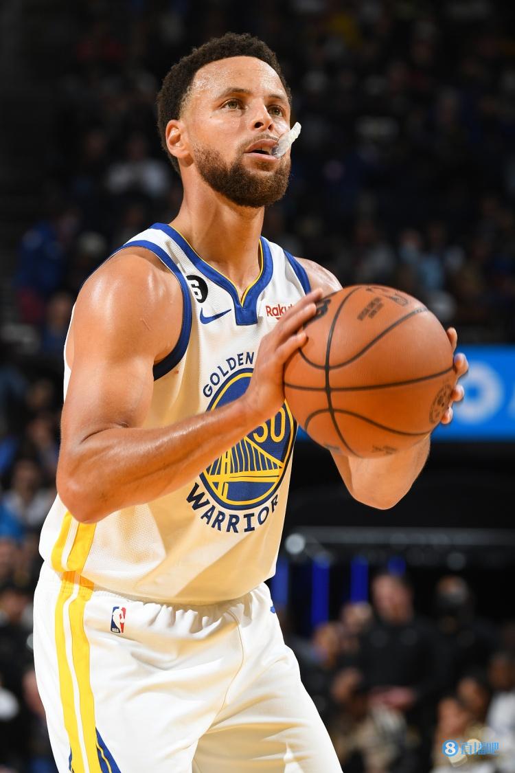 库里与詹姆斯的二十年交锋史从对手到队友的传奇演变