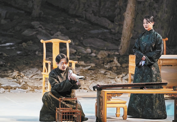 李俐)自2012年演出后,暌违十年,由李六乙导演的曹禺经典话剧《北京人