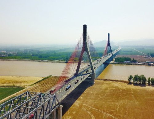 &nbsp;&nbsp;&nbsp;&nbsp; 东阿至东平黄河大桥.李子敏/摄