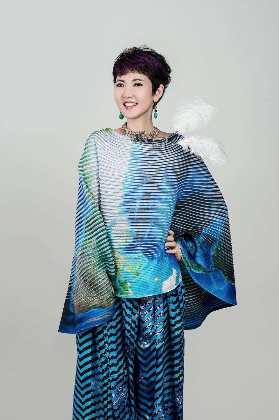 (知名个人成长作家 张德芬女士)