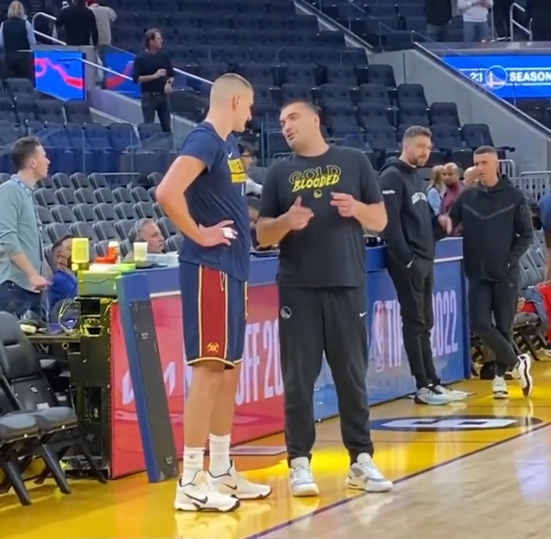 约基奇与勇士战术博弈成比赛最大看点