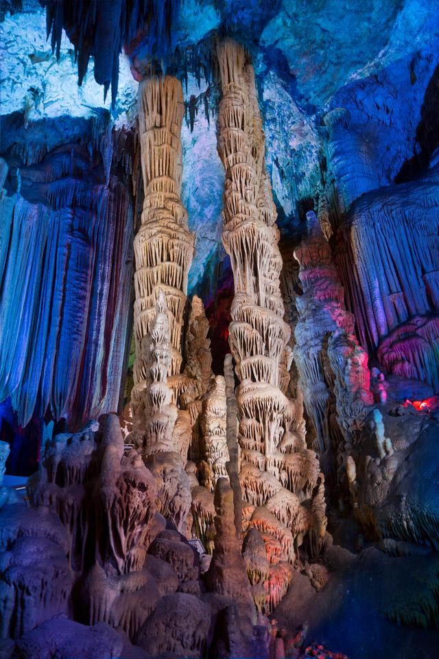 石花洞景区供图